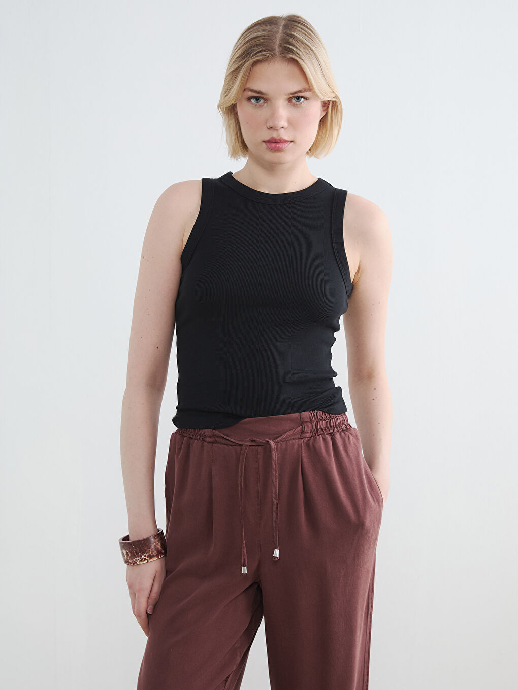 Женская майка с круглым вырезом