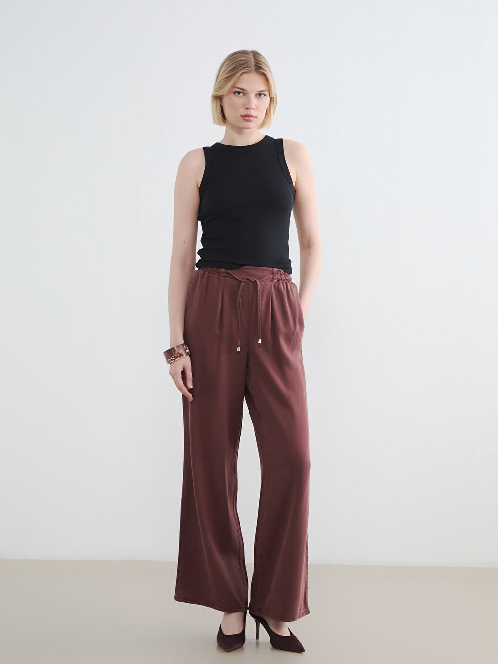 Женская майка с круглым вырезом-1