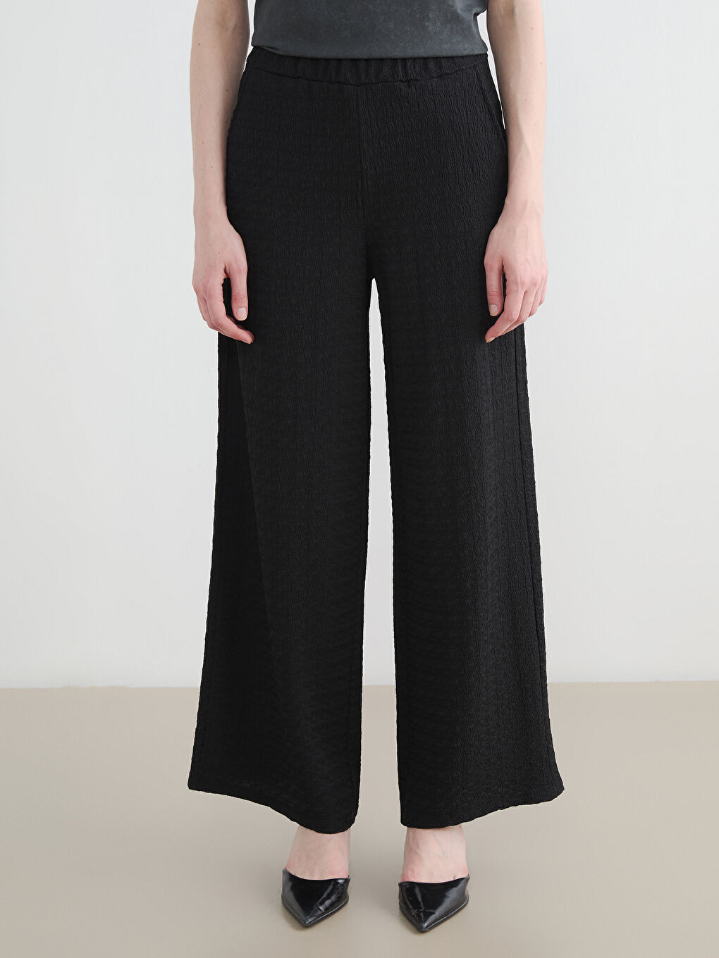 Siyah Beli Lastikli Dokulu Kadın Pantolon-1