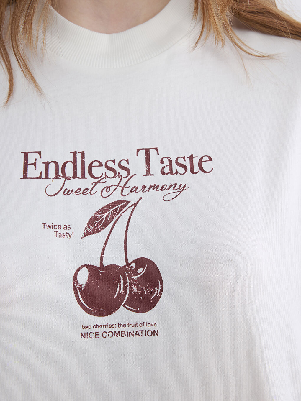 Beyaz Bisiklet Yaka Baskılı Kadın Tişört-2