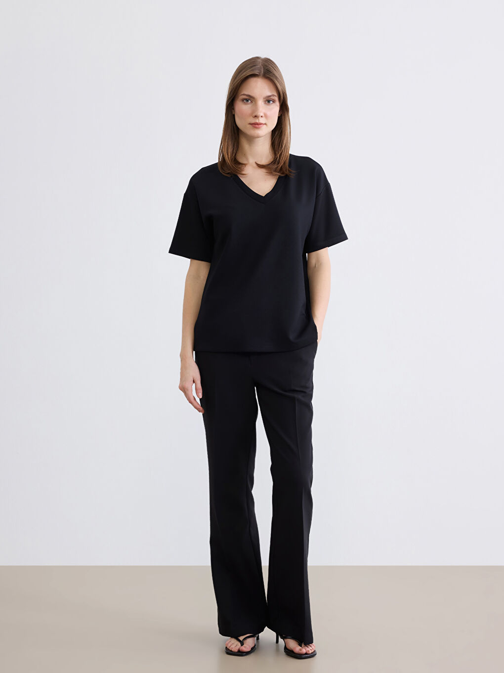 Siyah V Yaka Soft Touch Kadın Tişört-1