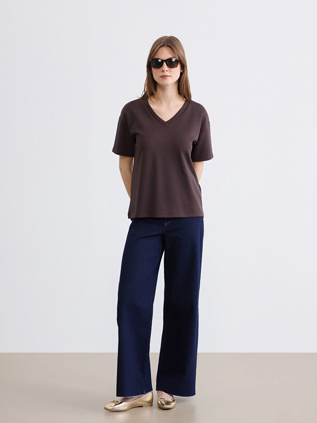 Kahverengi V Yaka Soft Touch Kadın Tişört-1