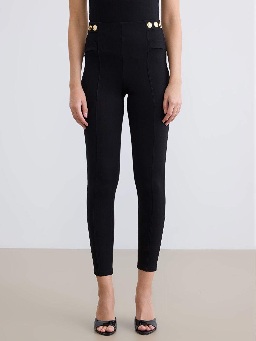 Ekstra Slim Fit Ženske Pantalone sa Metalnim Aplikacijama-2