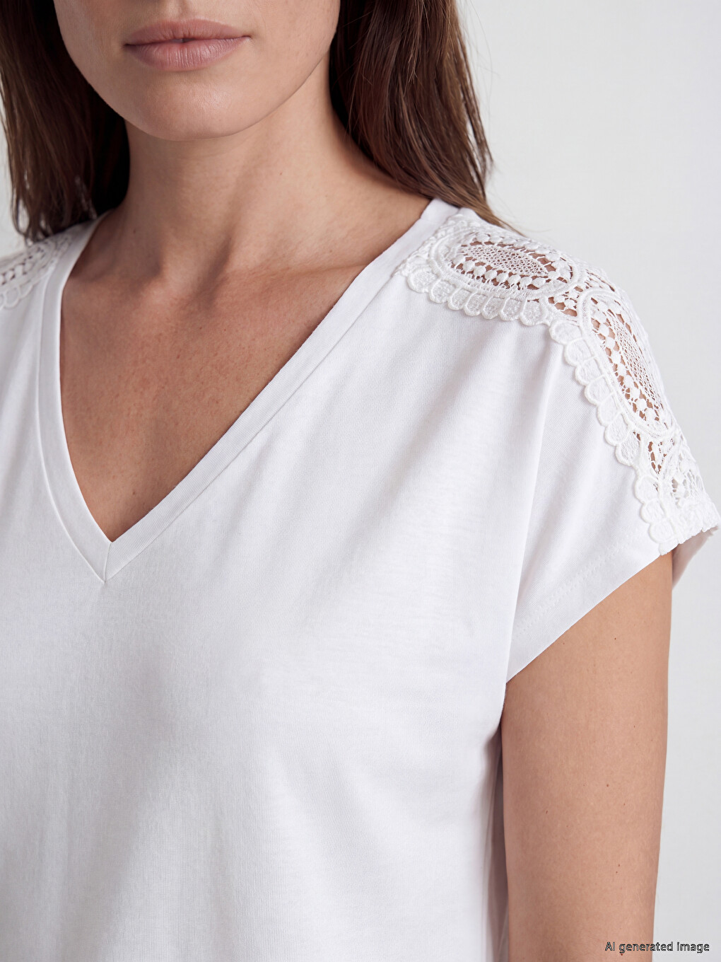 Tricou de damă cu dantelă, cu decolteu în V-2