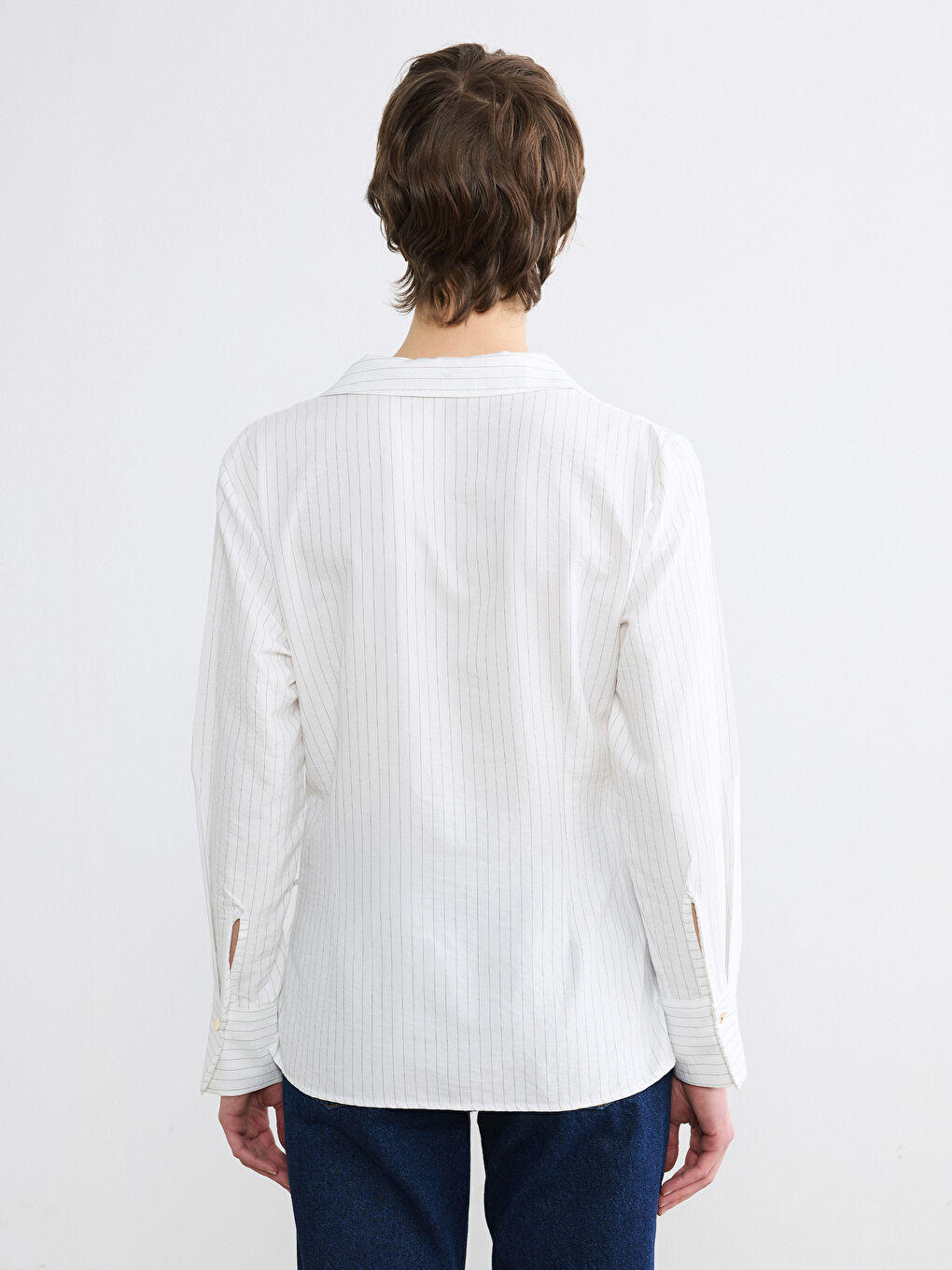 Beyaz Kruvaze Kesim Bağlama Detaylı Kadın Gömlek-3