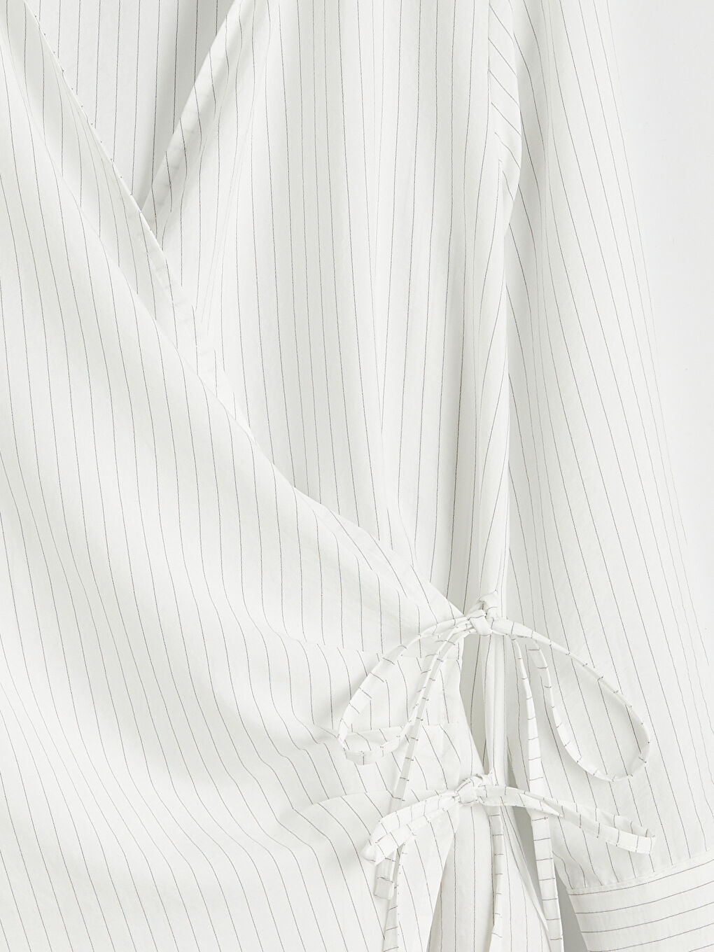 Beyaz Kruvaze Kesim Bağlama Detaylı Kadın Gömlek-5