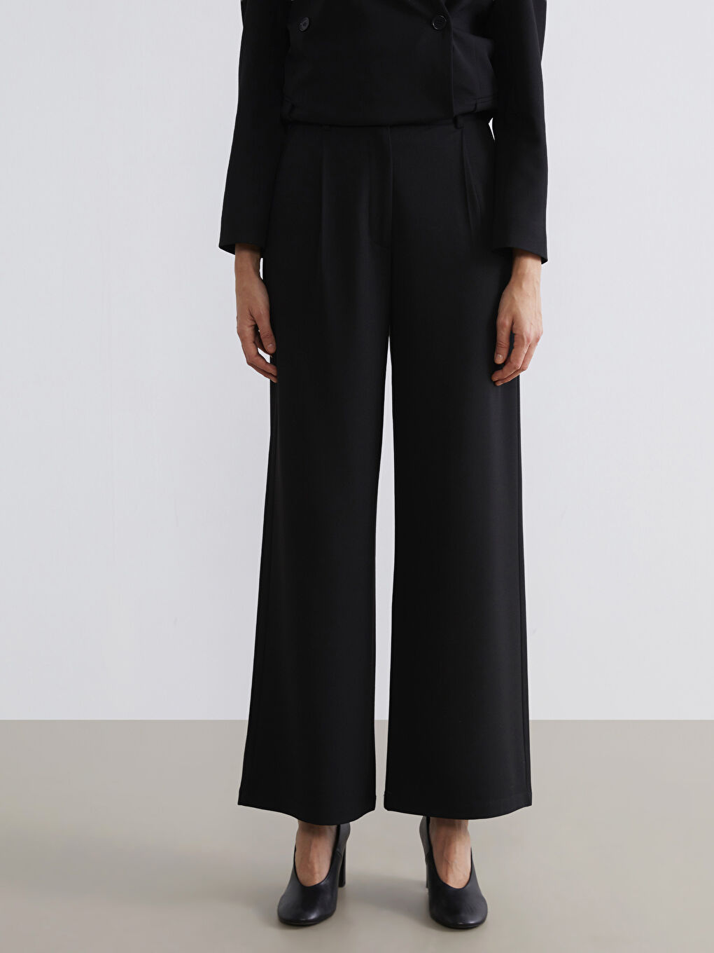 Siyah Geniş Paça Kadın Klasik Pantolon	-2
