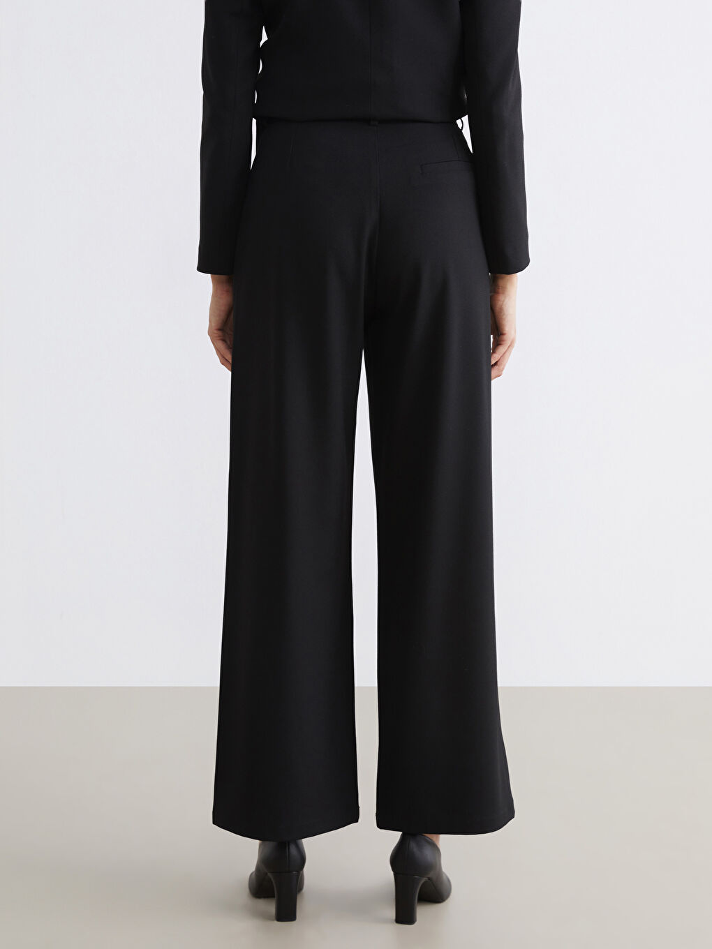 Siyah Geniş Paça Kadın Klasik Pantolon	-4