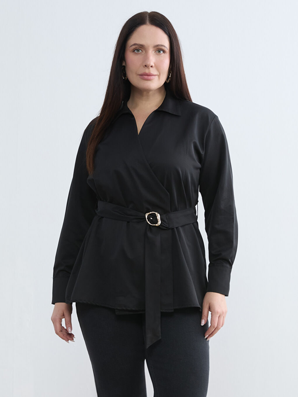 Siyah Büyük Beden Gömlek Yaka Beli Kemerli Saten Bluz
