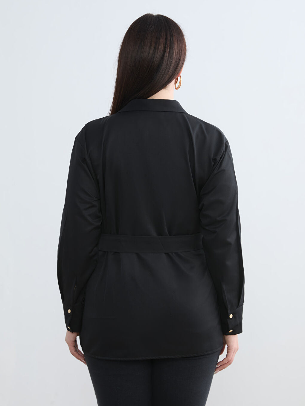 Siyah Büyük Beden Gömlek Yaka Beli Kemerli Saten Bluz-3