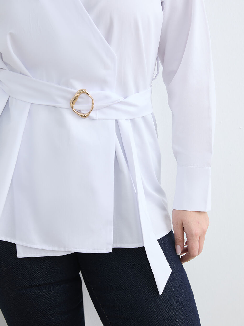 Beyaz Büyük Beden Gömlek Yaka Beli Kemerli Saten Bluz-2