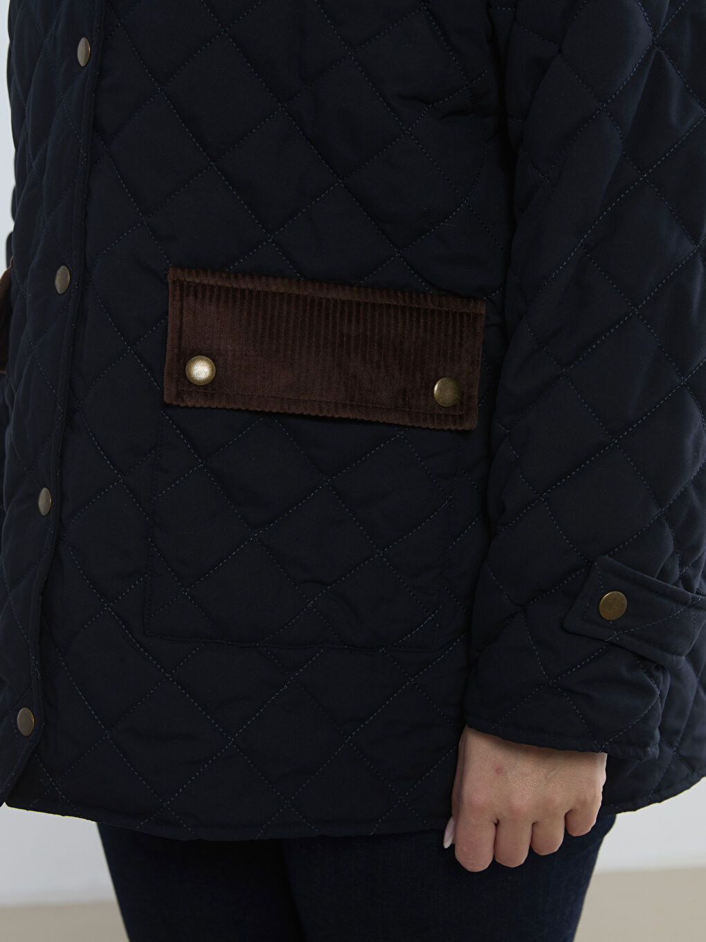 Lacivert Büyük Beden Kadife Yaka Kapitone Kadın Mont-2