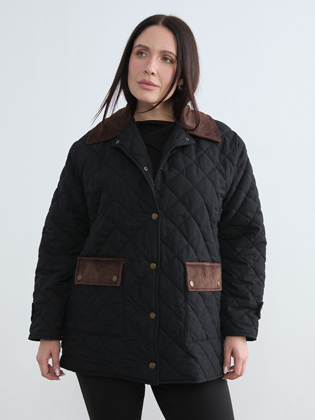 Siyah Büyük Beden Kadife Yaka Kapitone Kadın Mont