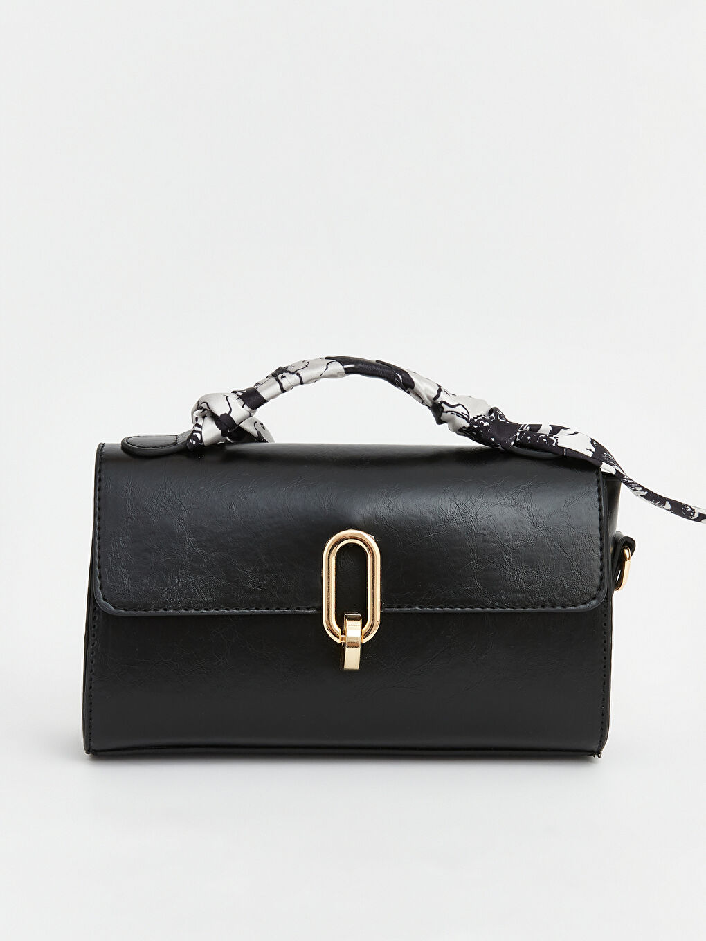 Siyah Deri Görünümlü Fularlı Kadın Omuz Çantası