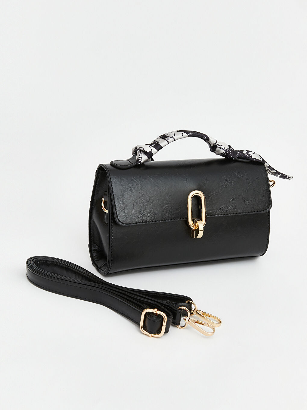 Siyah Deri Görünümlü Fularlı Kadın Omuz Çantası-1