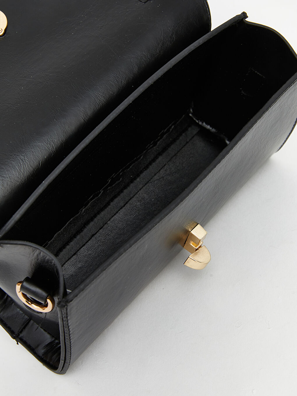 Siyah Deri Görünümlü Fularlı Kadın Omuz Çantası-3