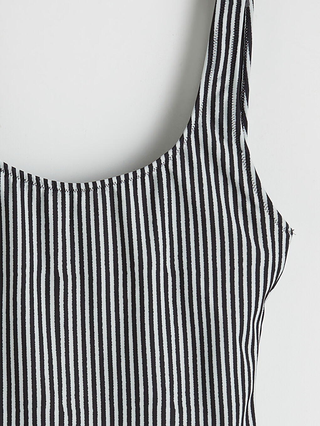 Siyah Dikişli Pedli Çizgili Kadın Mayo-2