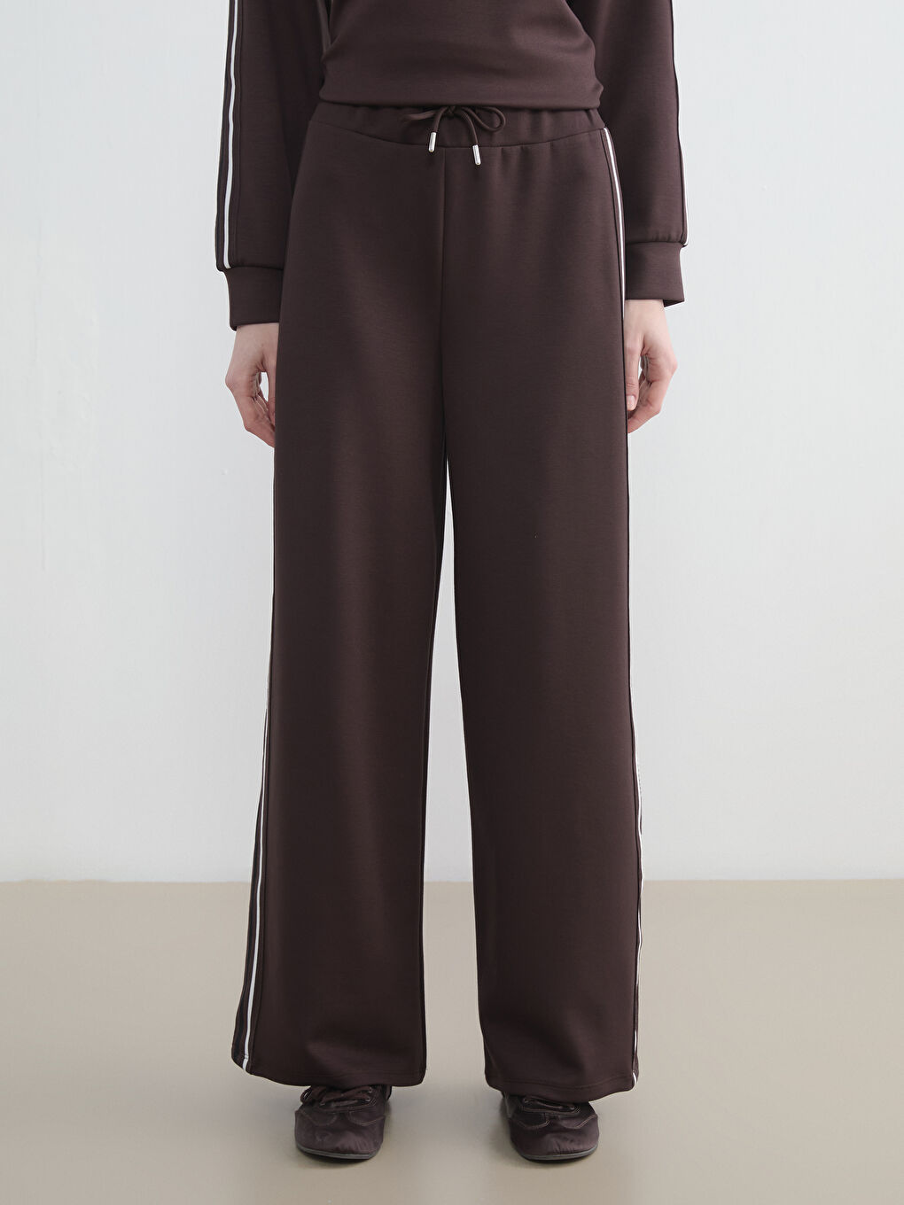 Elasticated Waist Wide Leg Women's Sweatpants-1