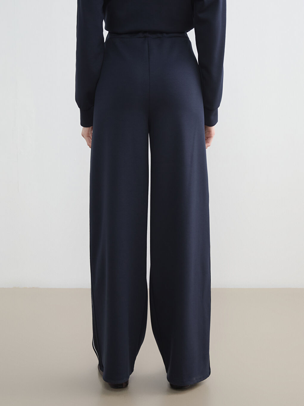 Lacivert Beli Lastikli Geniş Paça Kadın Eşofman Altı-3