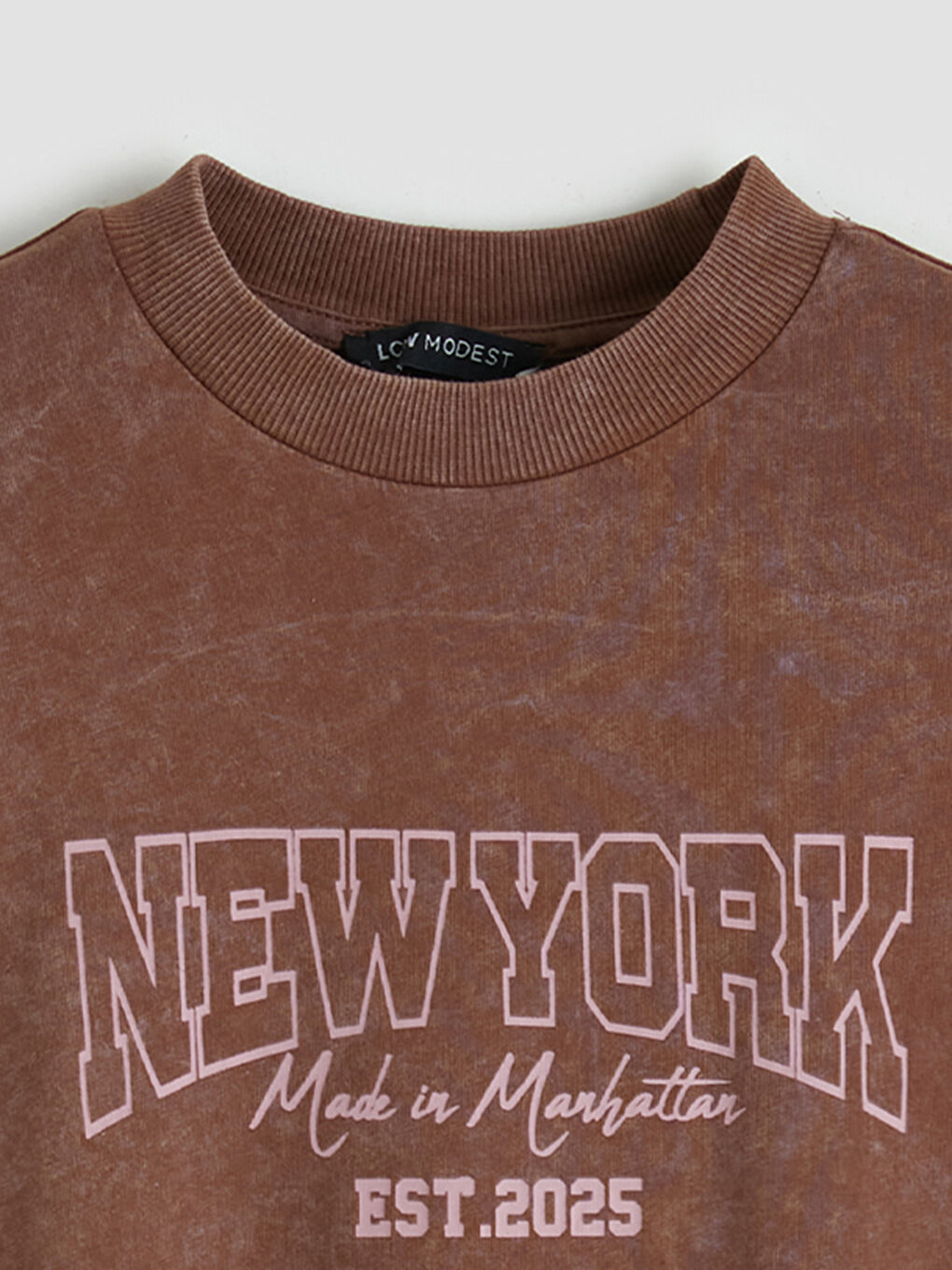 Kahverengi Bisiklet Yaka New York Baskılı Kadın Tişört	-2