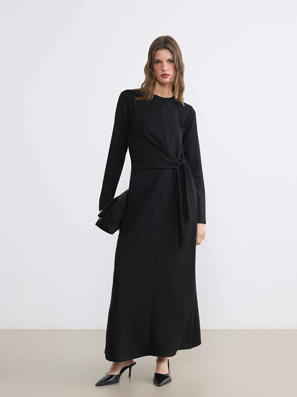 Siyah Bisiklet Yaka Bağlama Detaylı Elbise	