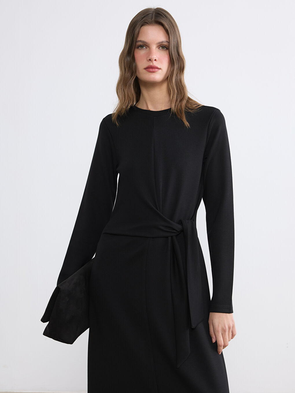 Siyah Bisiklet Yaka Bağlama Detaylı Elbise	-1