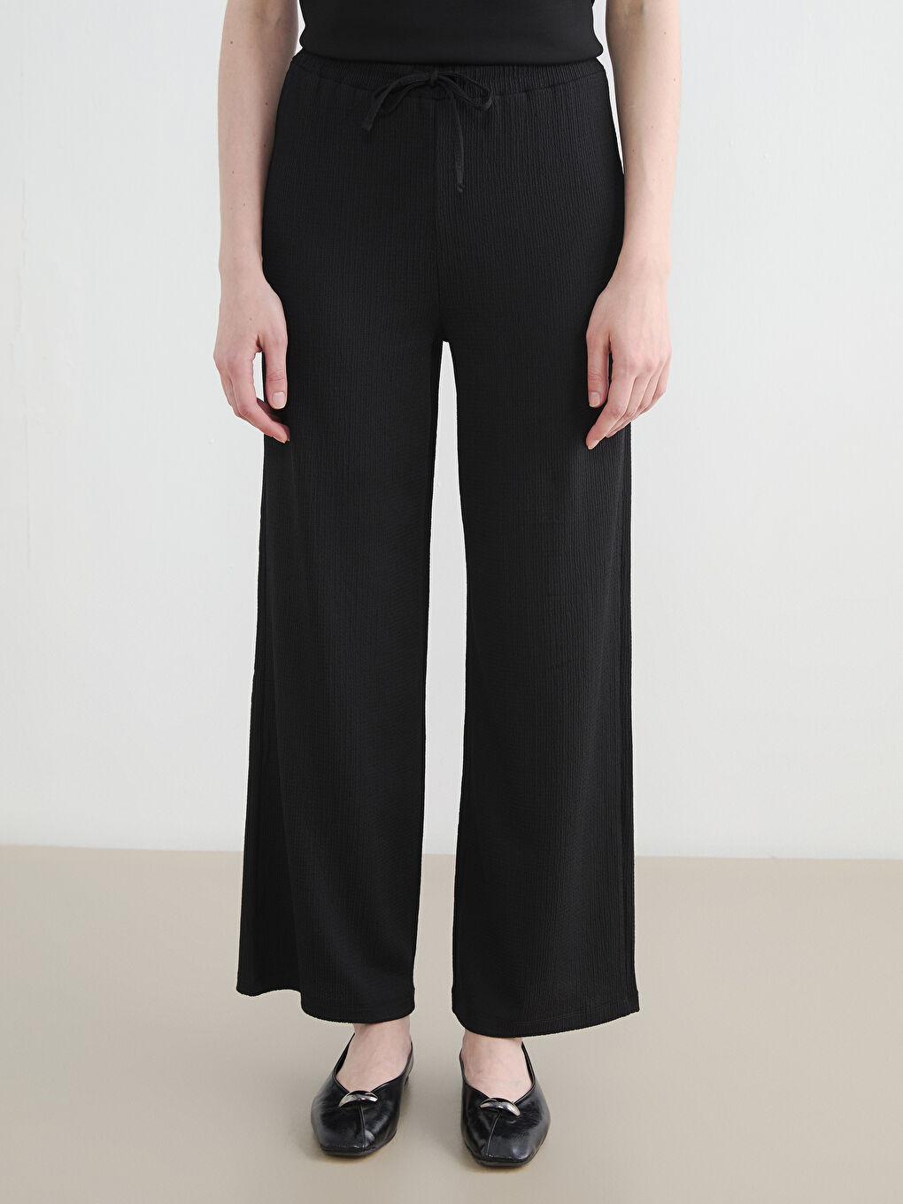 Siyah Beli Lastikli Dokulu Kadın Pantolon-1