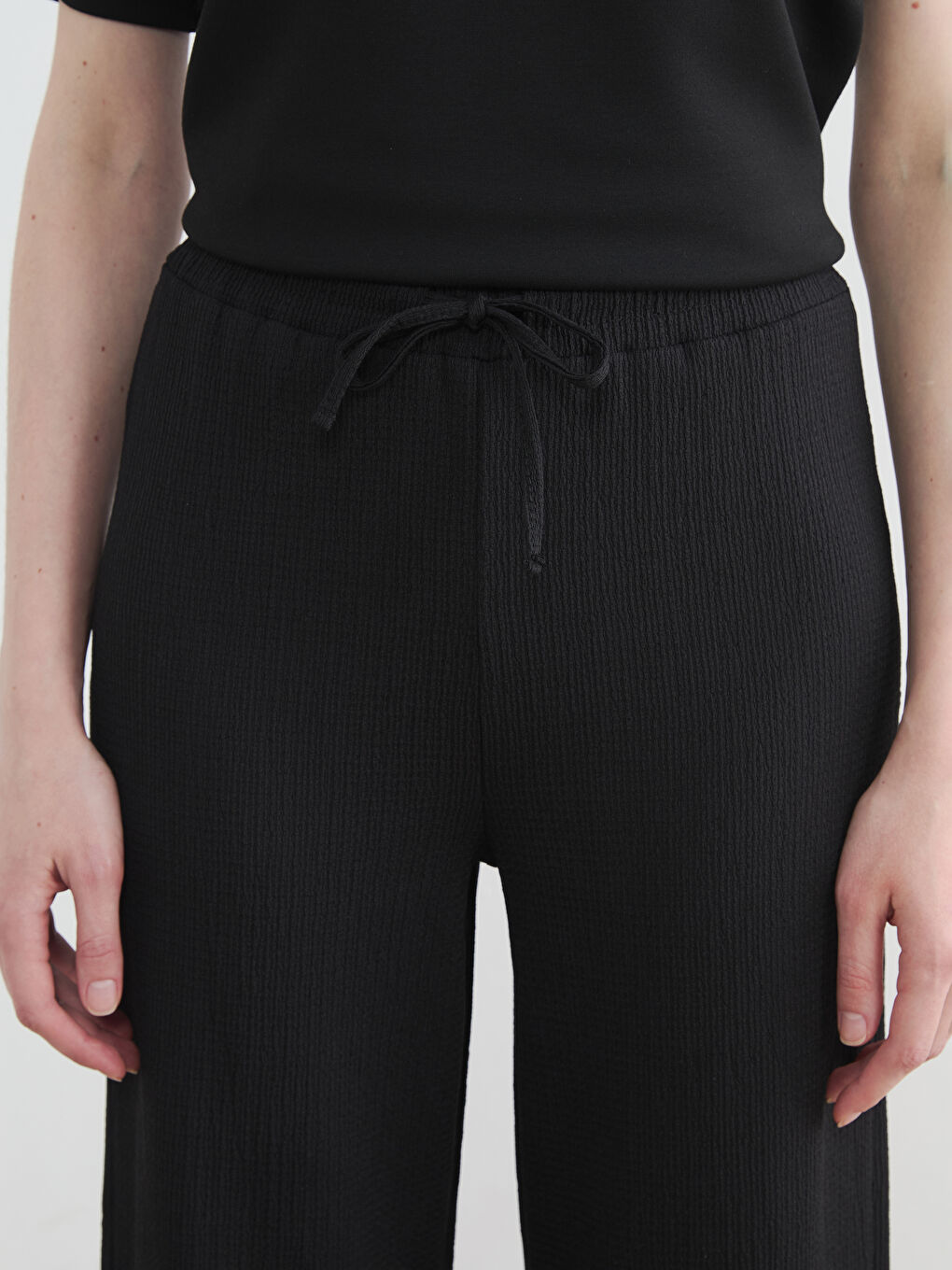 Siyah Beli Lastikli Dokulu Kadın Pantolon-2