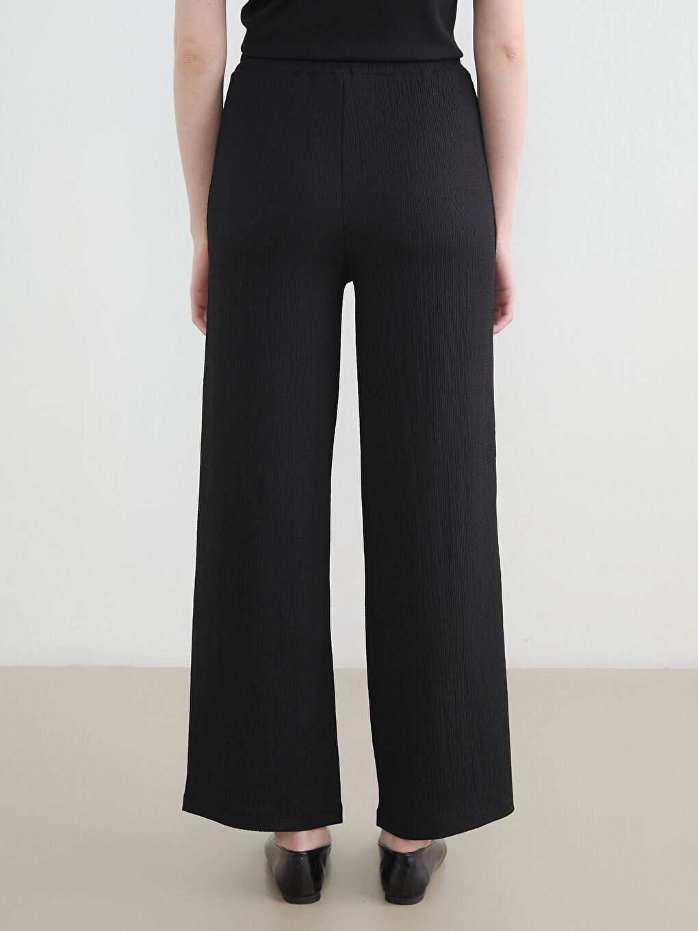 Siyah Beli Lastikli Dokulu Kadın Pantolon-3