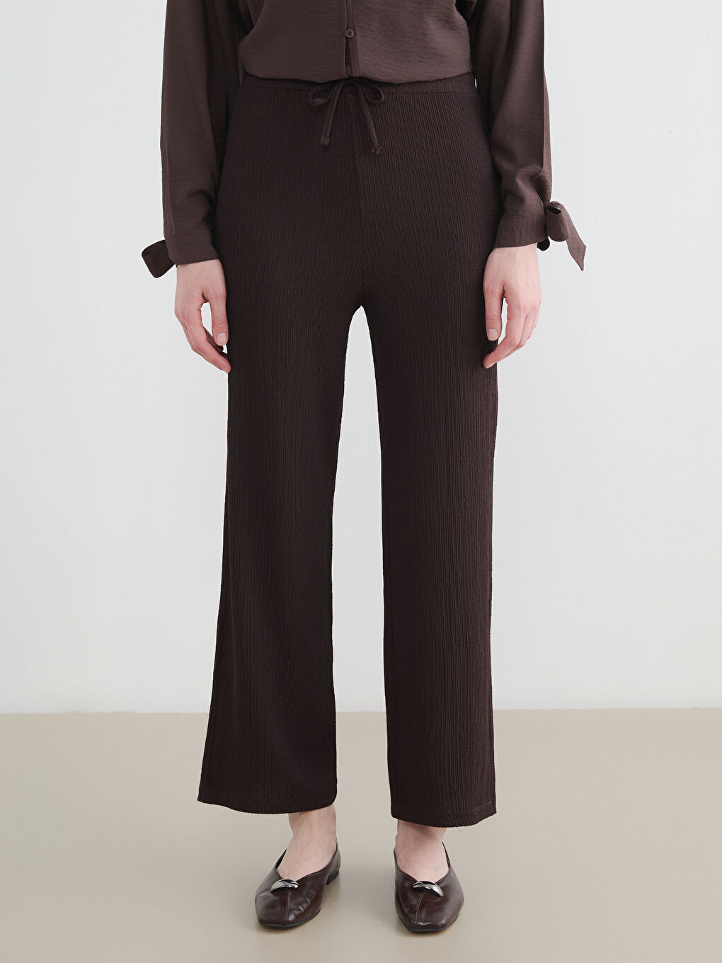 Kahverengi Beli Lastikli Dokulu Kadın Pantolon-1