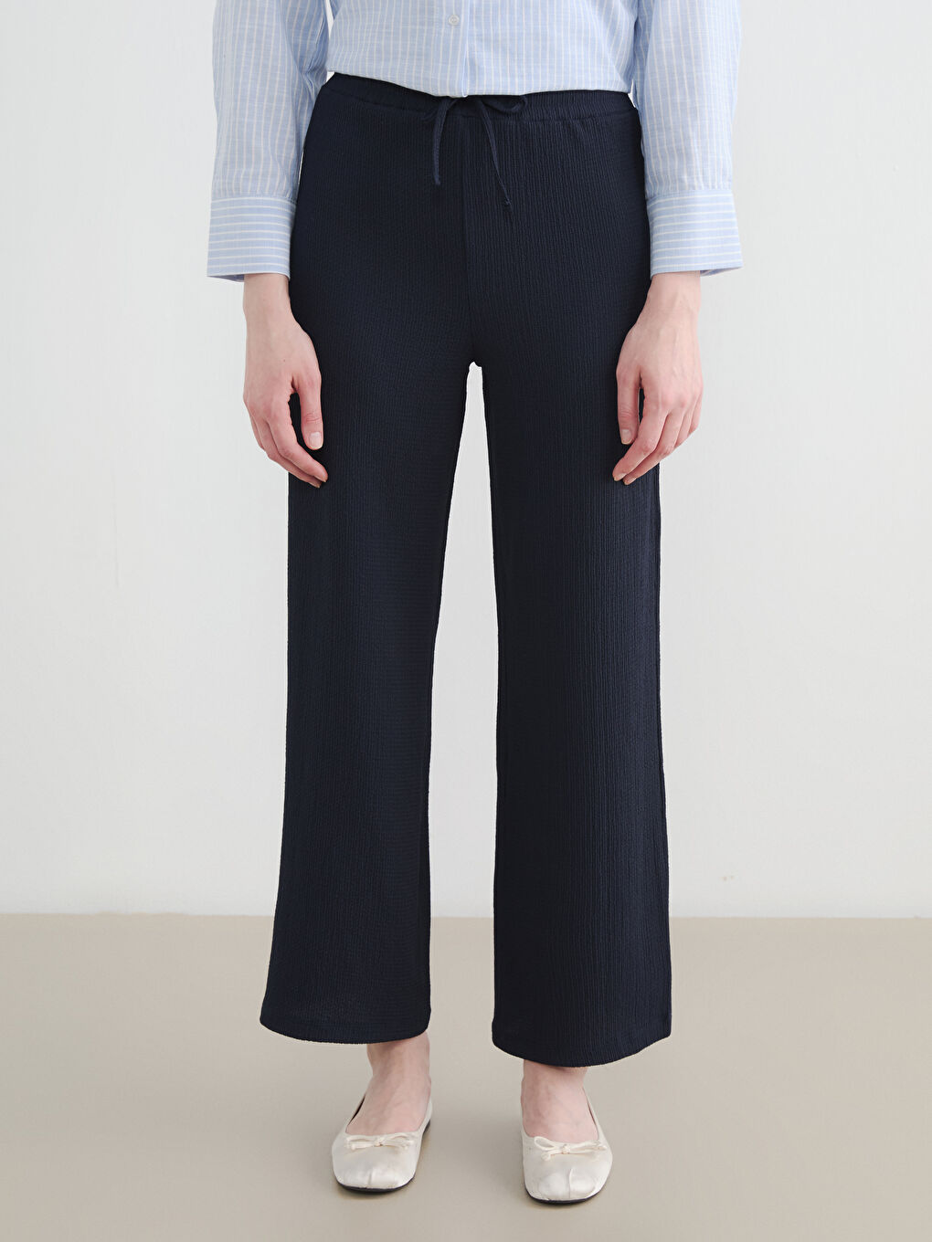 Pantalon texturé à taille élastiquée pour femme-1