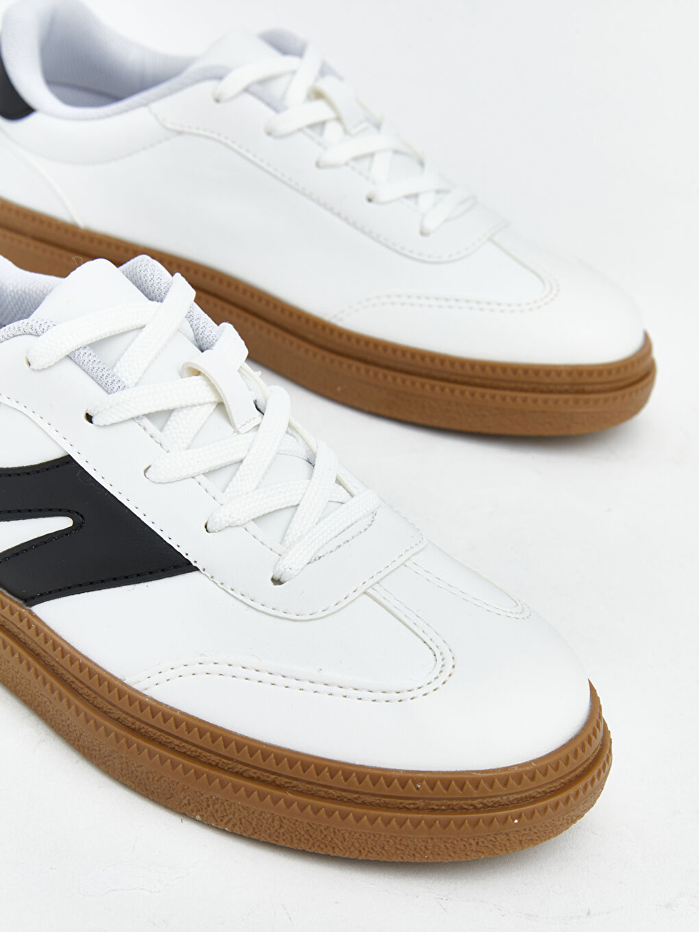 Beyaz Bağcıklı Kontrast Tabanlı Kadın Sneaker-2