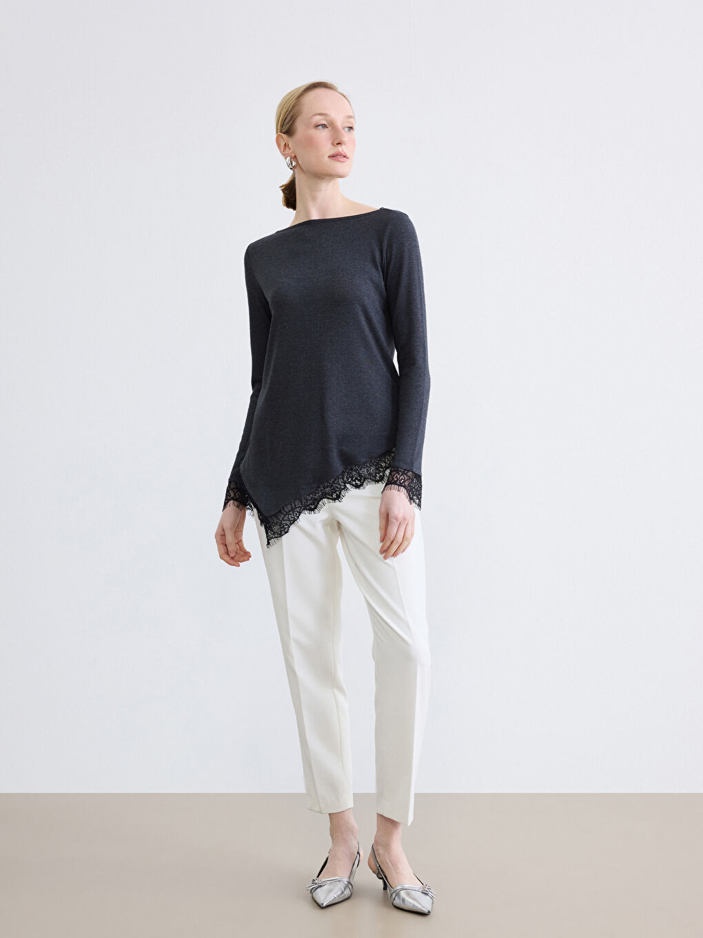 Antrasit Kayık Yaka Asimetrik Dantel Bluz-2