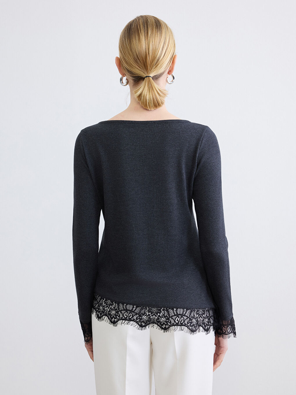 Antrasit Kayık Yaka Asimetrik Dantel Bluz-4