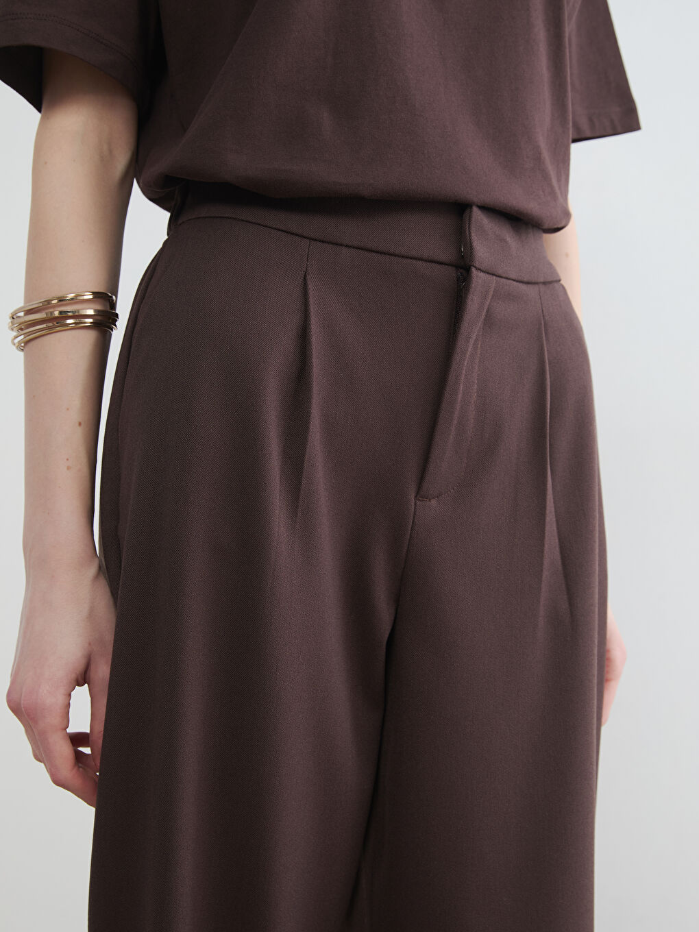 Kahverengi Beli Lastikli Kadın Pileli Kumaş Pantolon-2