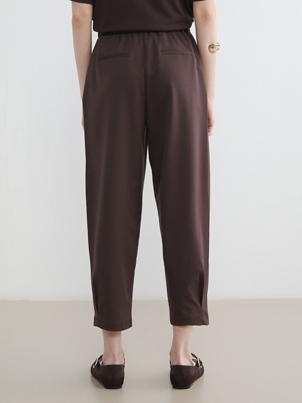 Kahverengi Beli Lastikli Kadın Pileli Kumaş Pantolon-4