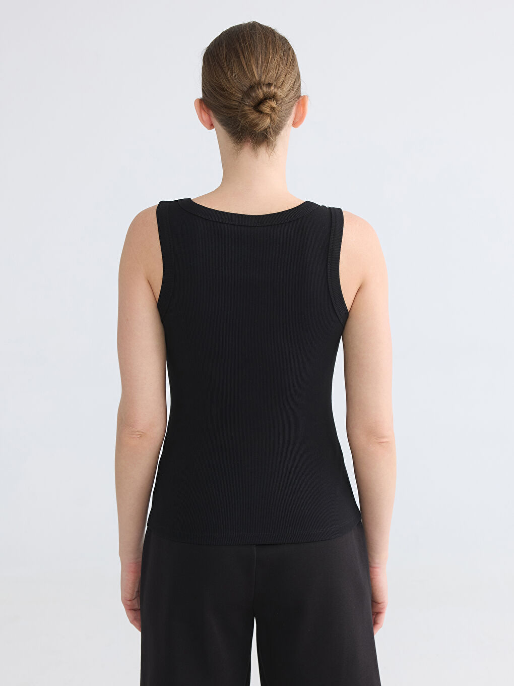 Siyah U Yaka Kadın Atlet-3