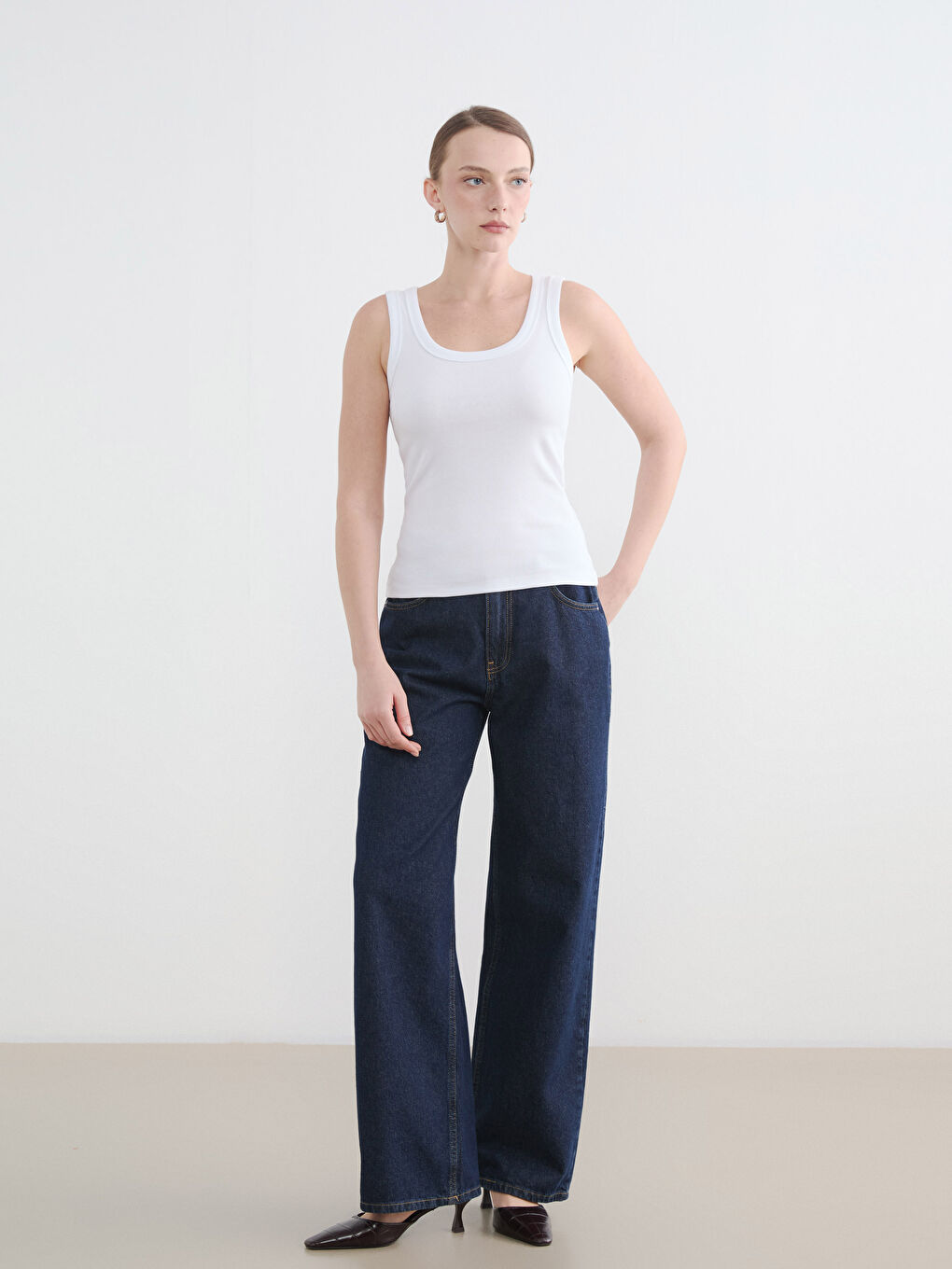 Beyaz U Yaka Kadın Fitilli Atlet-1