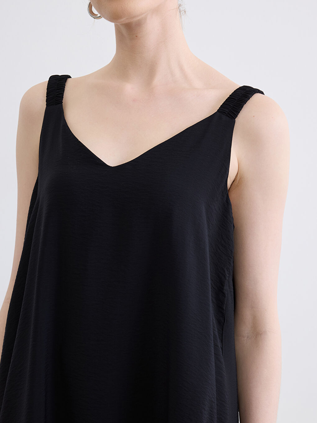 Siyah V Yaka Askılı A Kesim Elbise-2