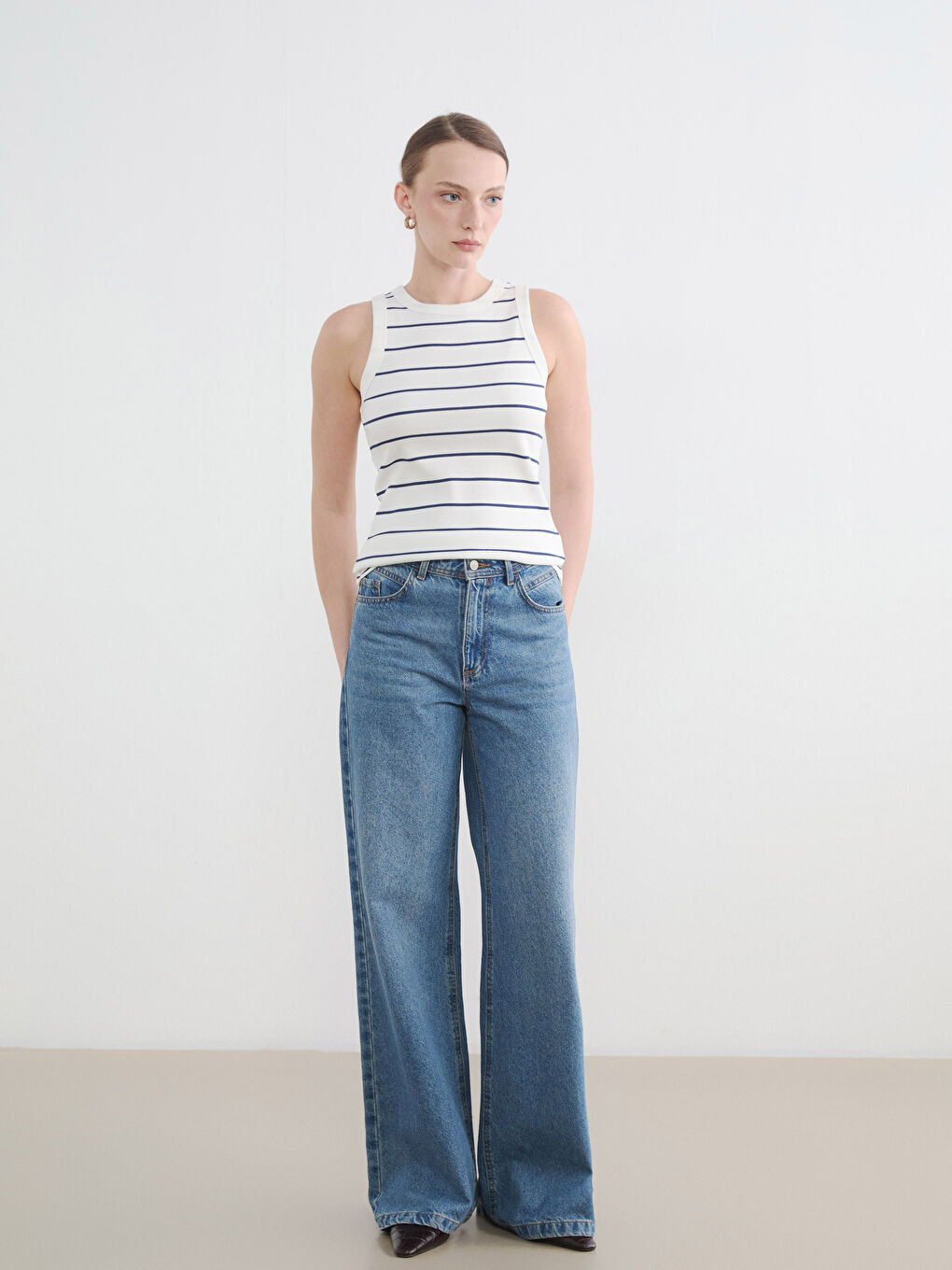 Lacivert Bisiklet Yaka Çizgili Kadın Atlet-1