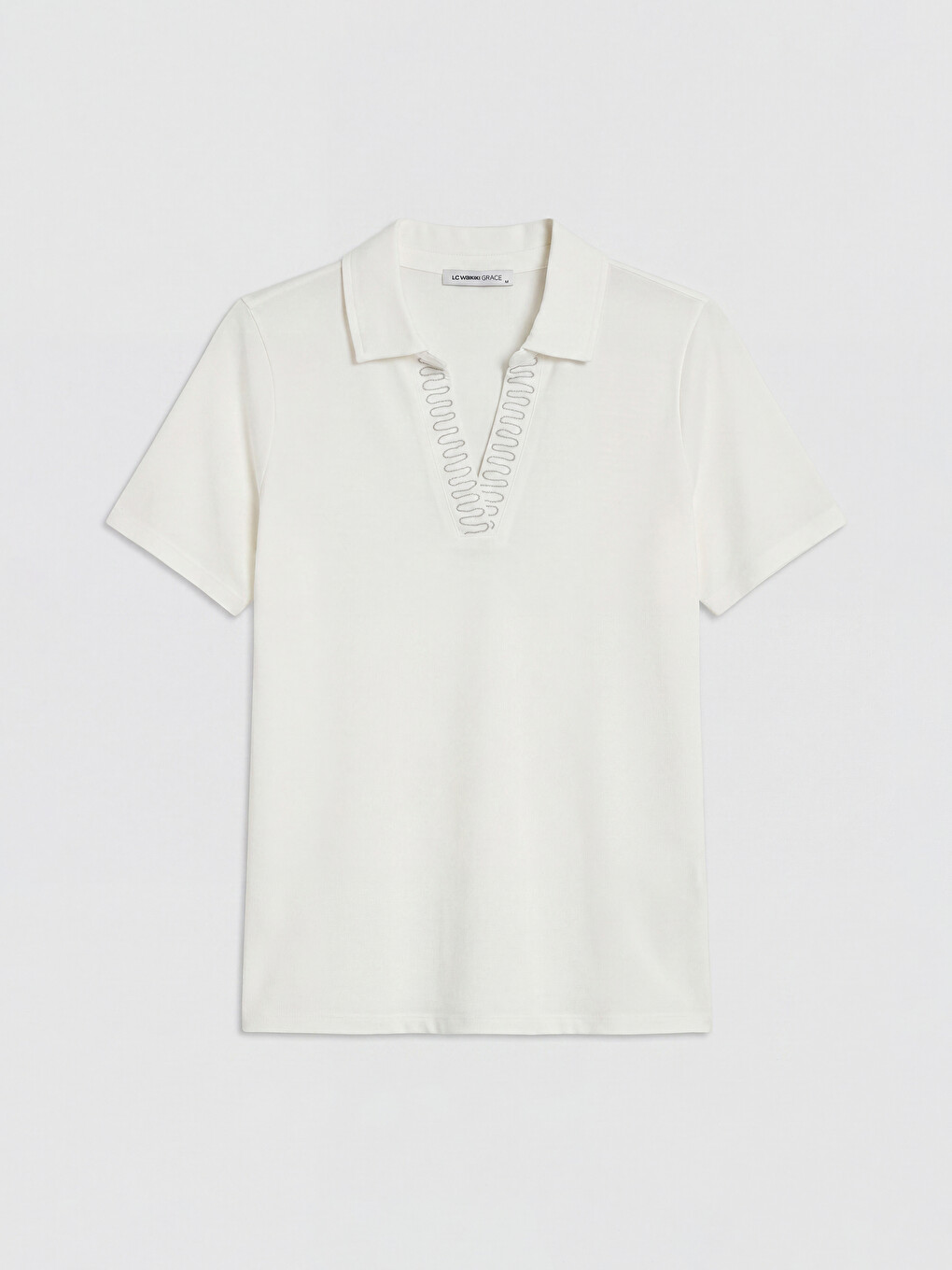 Ekru Polo Yaka Nakışlı Kadın Tişört-4