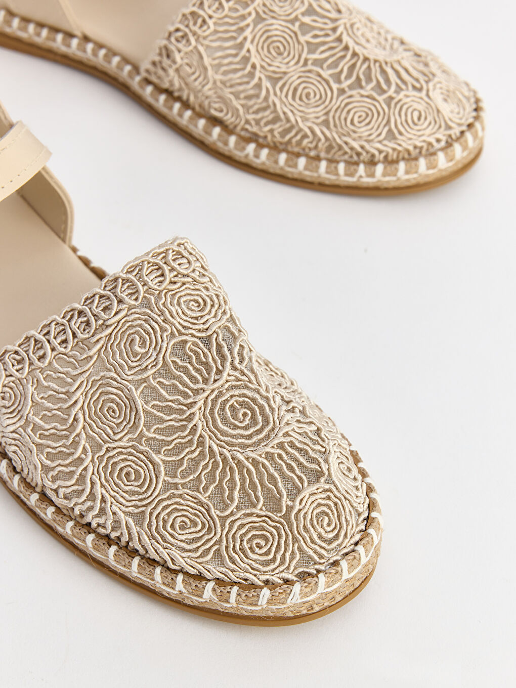 Bej Deri Görünümlü Kadın Sandalet-2