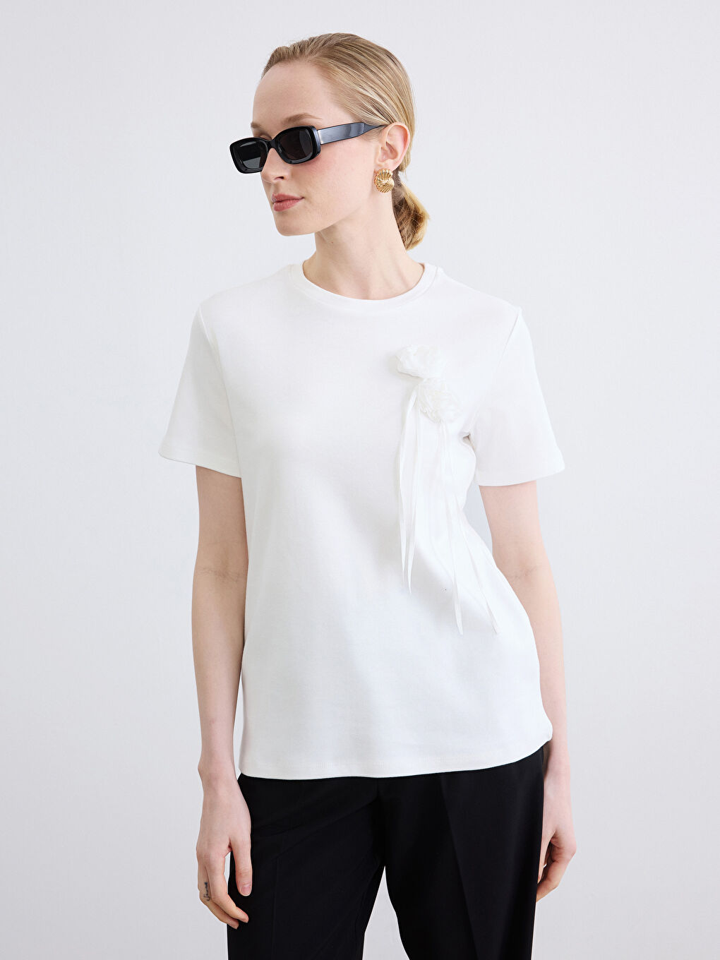 Crew Neck Applique Detailed Women's T-Shirt