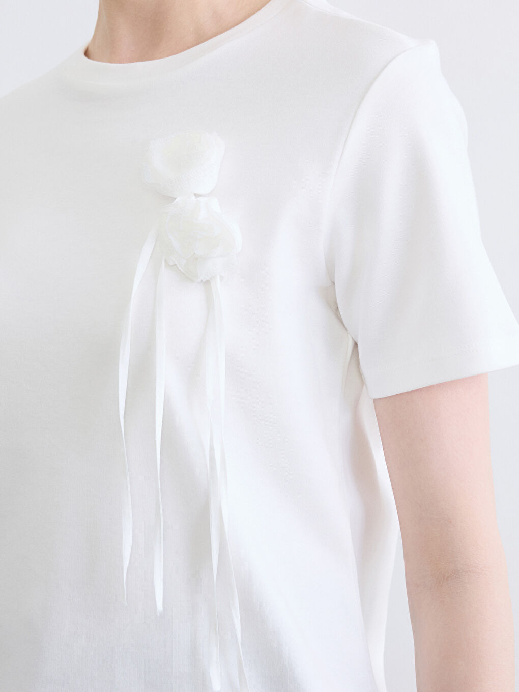 Crew Neck Applique Detailed Women's T-Shirt-2