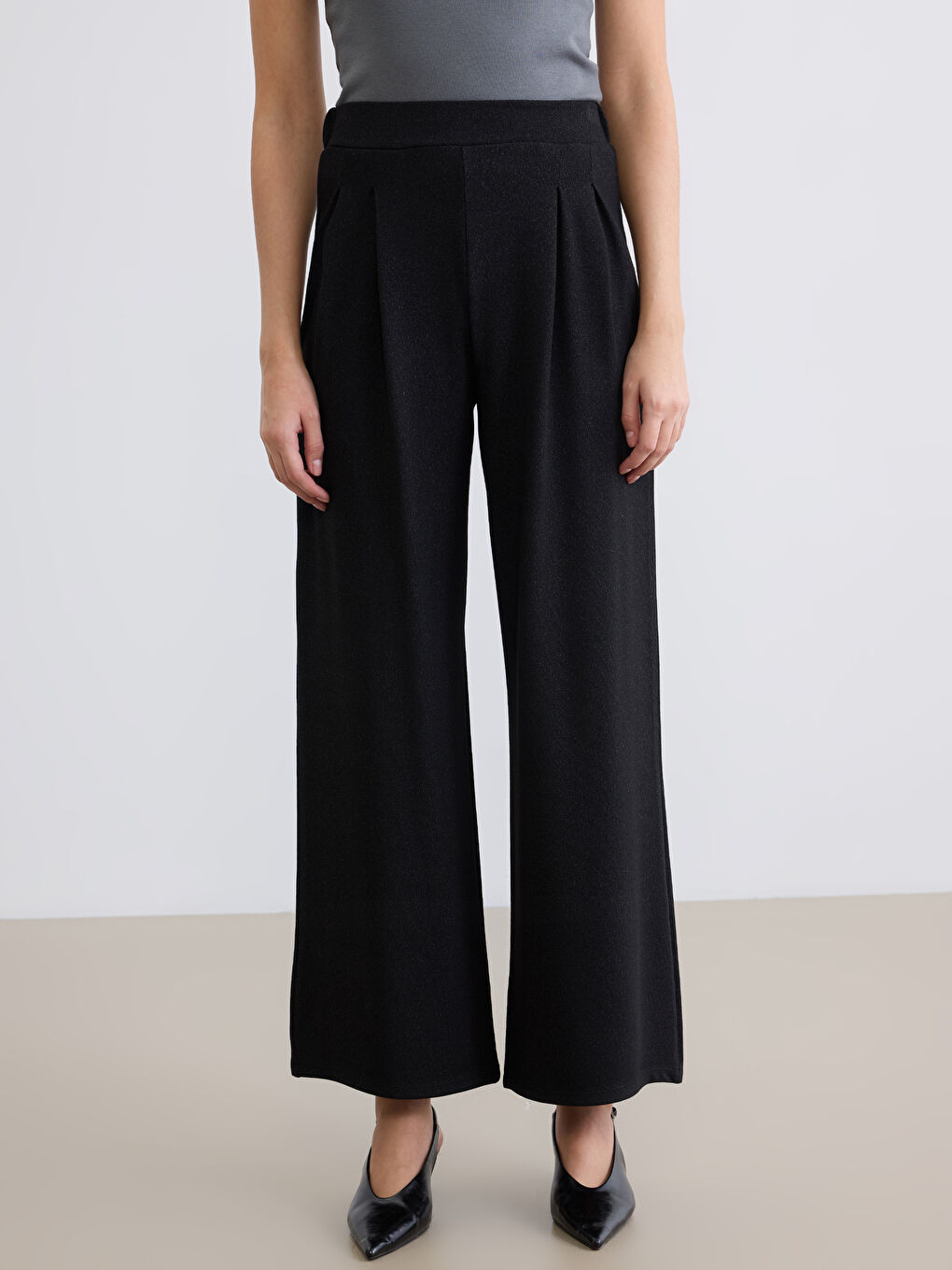 Siyah Beli Lastikli Geniş Paça Kadın Pileli Pantolon-1