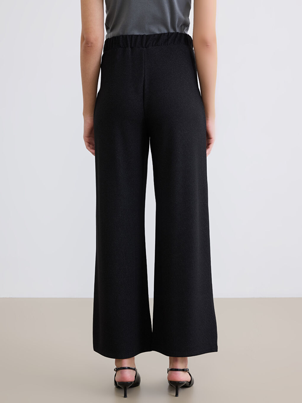 Siyah Beli Lastikli Geniş Paça Kadın Pileli Pantolon-3