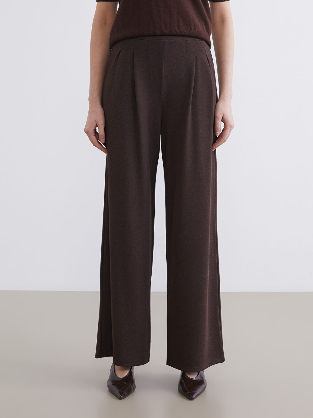 Kahverengi Beli Lastikli Geniş Paça Kadın Pileli Pantolon-1
