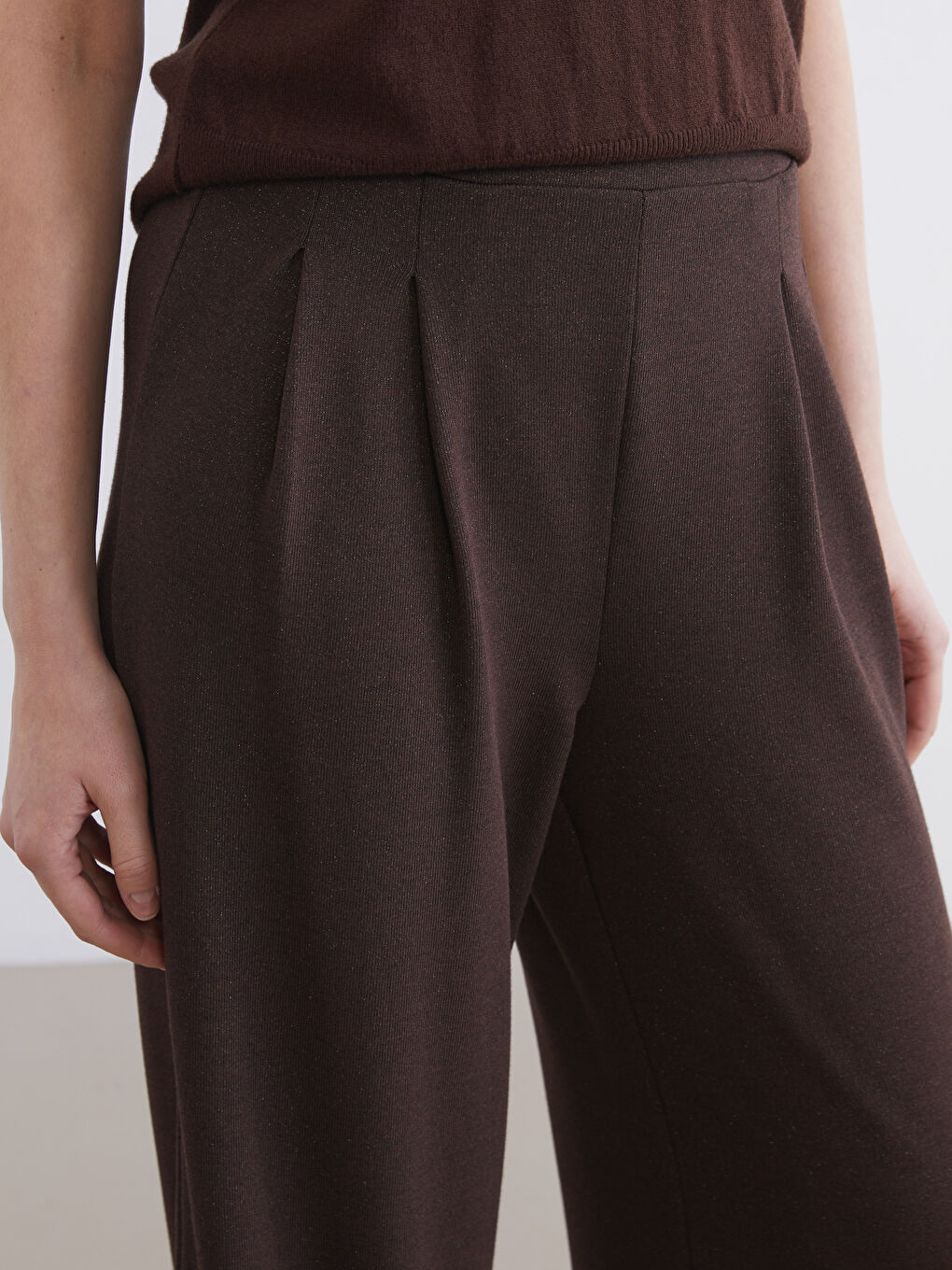 Kahverengi Beli Lastikli Geniş Paça Kadın Pileli Pantolon-2