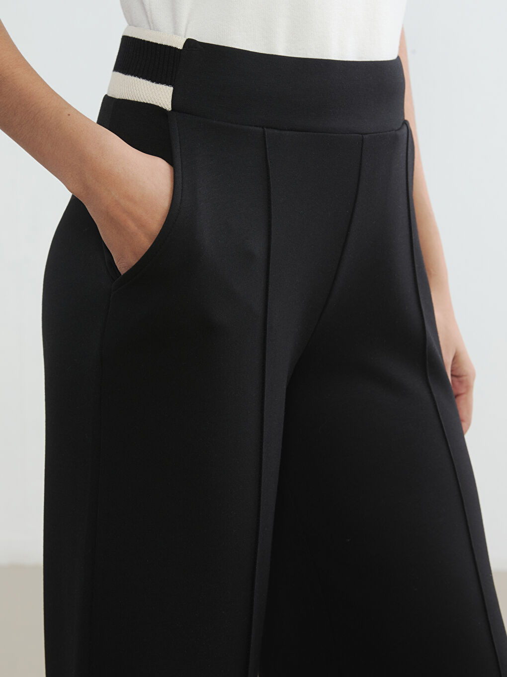 Siyah Beli Lastikli Geniş Paça Kadın Pileli Pantolon-6