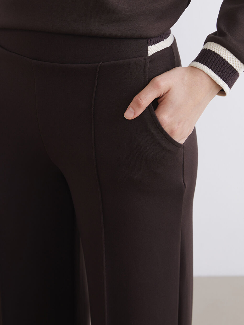 Kahverengi Beli Lastikli Geniş Paça Kadın Pileli Pantolon-3